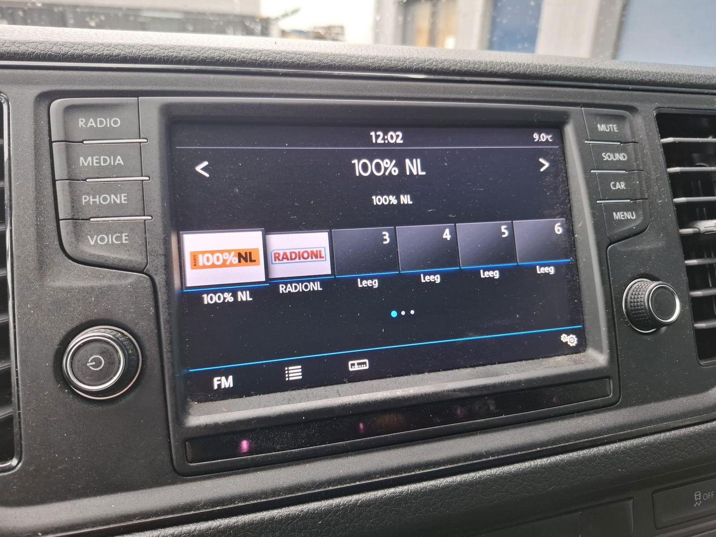 Volkswagen Crafter 35 2.0 TDI L3H3 Highline AUTOMAAT / STANDKACHEL / TREKHAAK / CARPLAY / NAVI