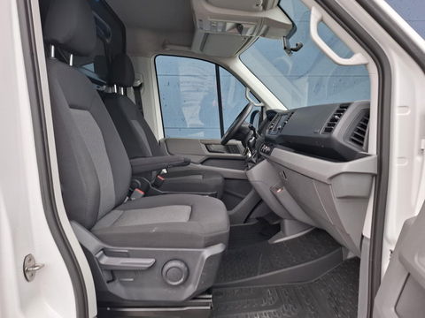 Volkswagen Crafter 35 2.0 TDI L3H3 Highline AUTOMAAT / STANDKACHEL / TREKHAAK / CARPLAY / NAVI