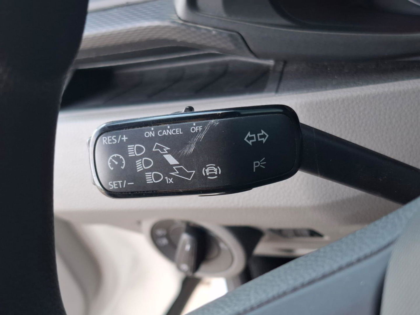 Volkswagen Transporter 2.0 TDI L2H1 30 DC VERLAAGD / SPOILERS IN KLEUR / AIRCO / CRUISE /  DUBBEL CABINE