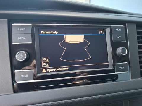 Volkswagen Transporter 2.0 TDI L2H1 30 DC VERLAAGD / SPOILERS IN KLEUR / AIRCO / CRUISE /  DUBBEL CABINE