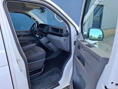 Volkswagen Transporter 2.0 TDI L2H1 30 DC VERLAAGD / SPOILERS IN KLEUR / AIRCO / CRUISE /  DUBBEL CABINE