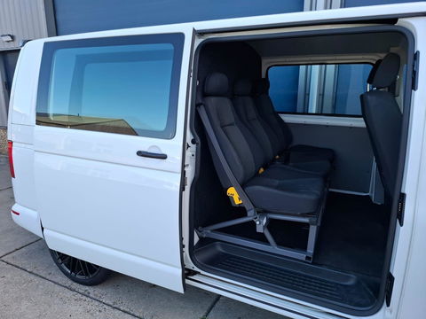Volkswagen Transporter 2.0 TDI L2H1 30 DC VERLAAGD / SPOILERS IN KLEUR / AIRCO / CRUISE /  DUBBEL CABINE