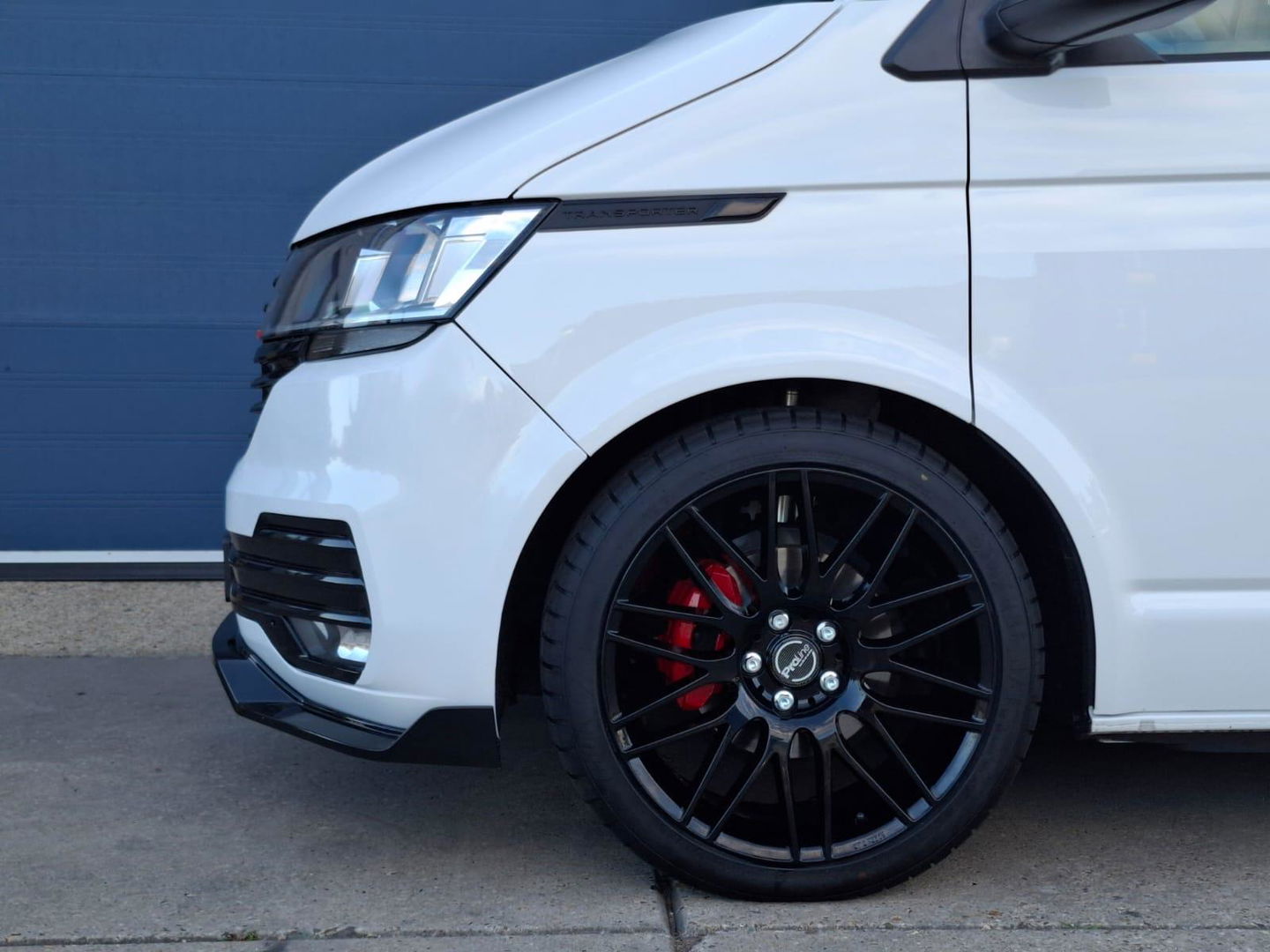 Volkswagen Transporter 2.0 TDI L2H1 30 DC VERLAAGD / SPOILERS IN KLEUR / AIRCO / CRUISE /  DUBBEL CABINE