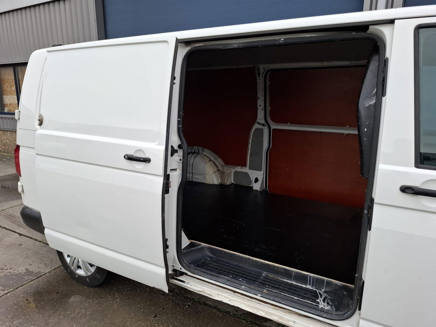 Volkswagen Transporter 2.0 TDI L2H1 Comfortline DUBBELE SCHUIFDEUR / TREKHAAK / EURO 6 / AIRCO / 3 ZITS