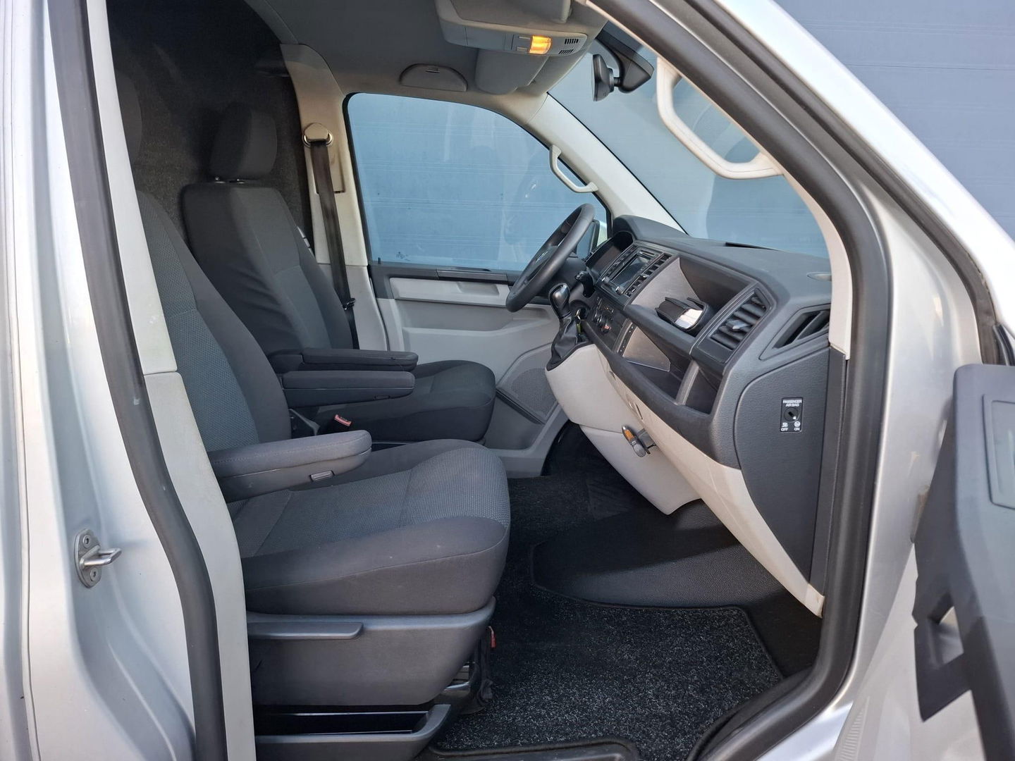 Volkswagen Transporter 2.0 TDI L2H1 Highline DUBBELE SCHUIFDEUR / AIRCO / CRUISE CONTROLE / TREKHAAK