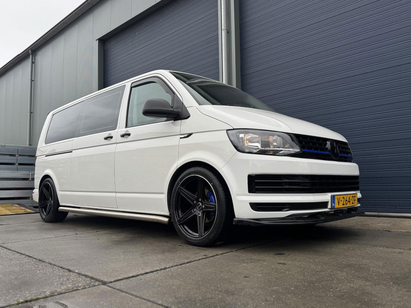 Volkswagen Transporter 2.0 TDI L2H1 Trendline DUBBEL CABINE / AIRCO / LEER / VERLAAGD / SPOILERS