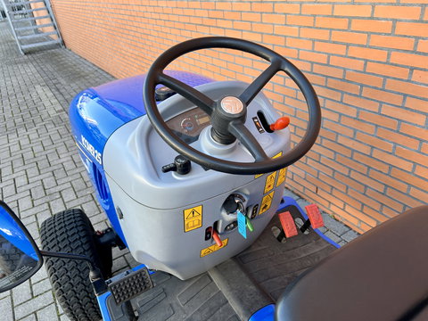 New Holland Boomer 25 | Aftak as voor + achter | Hefinrichting | 4WD | Differentieel slot | Cruise control | 58 uur | nieuw staat | trekhaak |