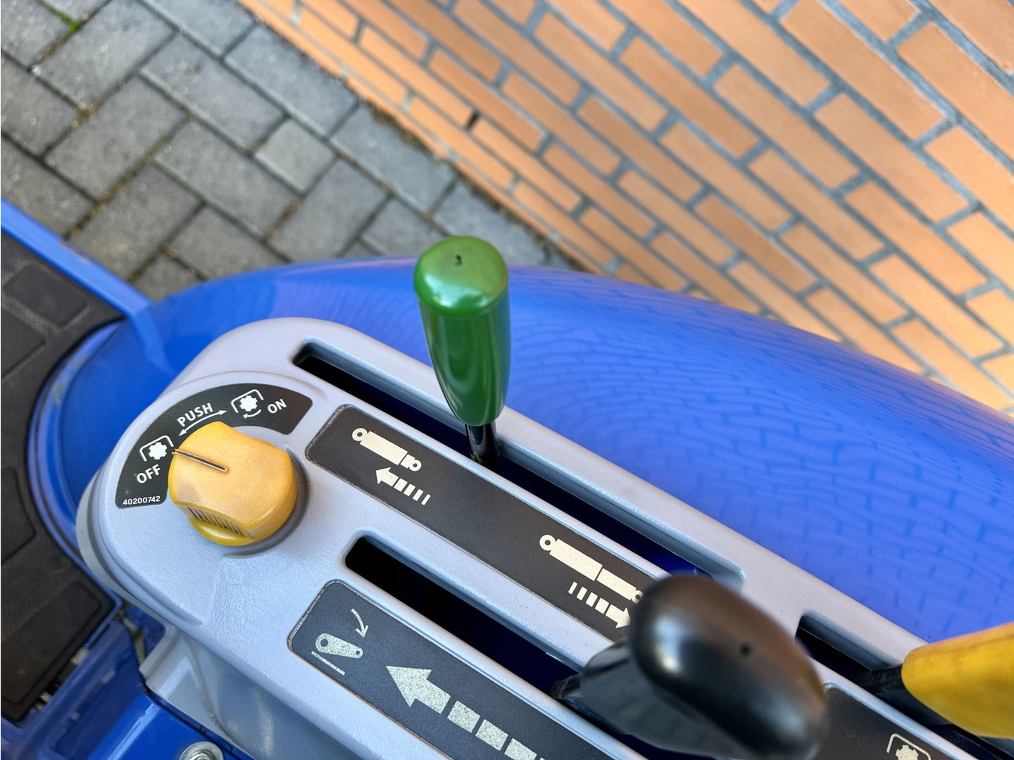 New Holland Boomer 25 | Aftak as voor + achter | Hefinrichting | 4WD | Differentieel slot | Cruise control | 58 uur | nieuw staat | trekhaak |