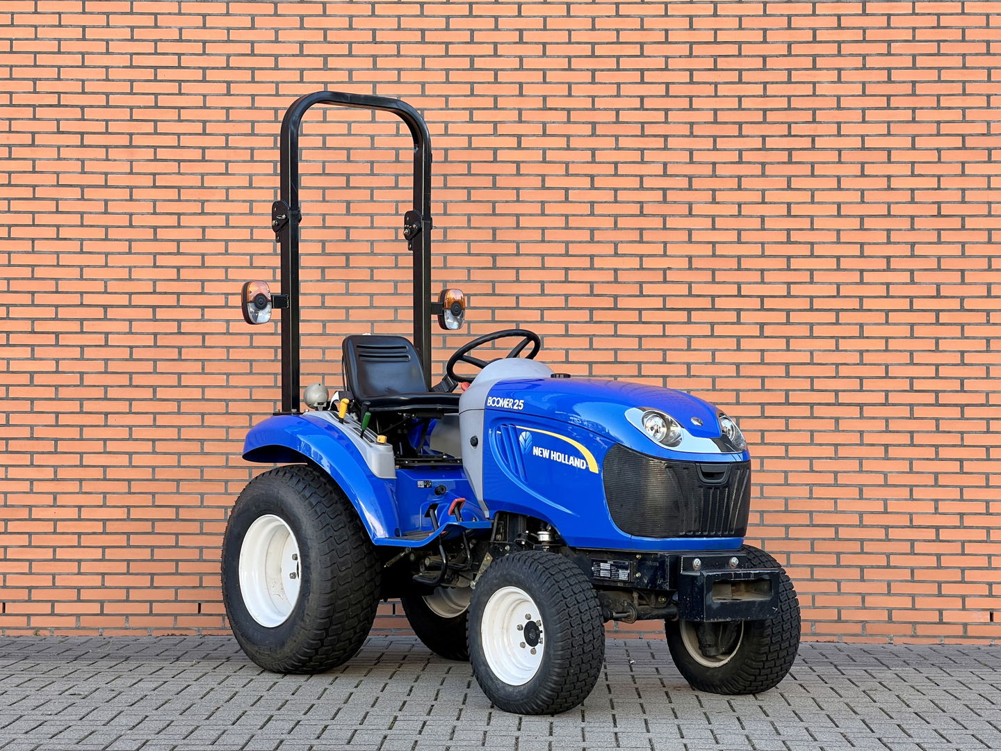 New Holland Boomer 25 | Aftak as voor + achter | Hefinrichting | 4WD | Differentieel slot | Cruise control | 58 uur | nieuw staat | trekhaak |