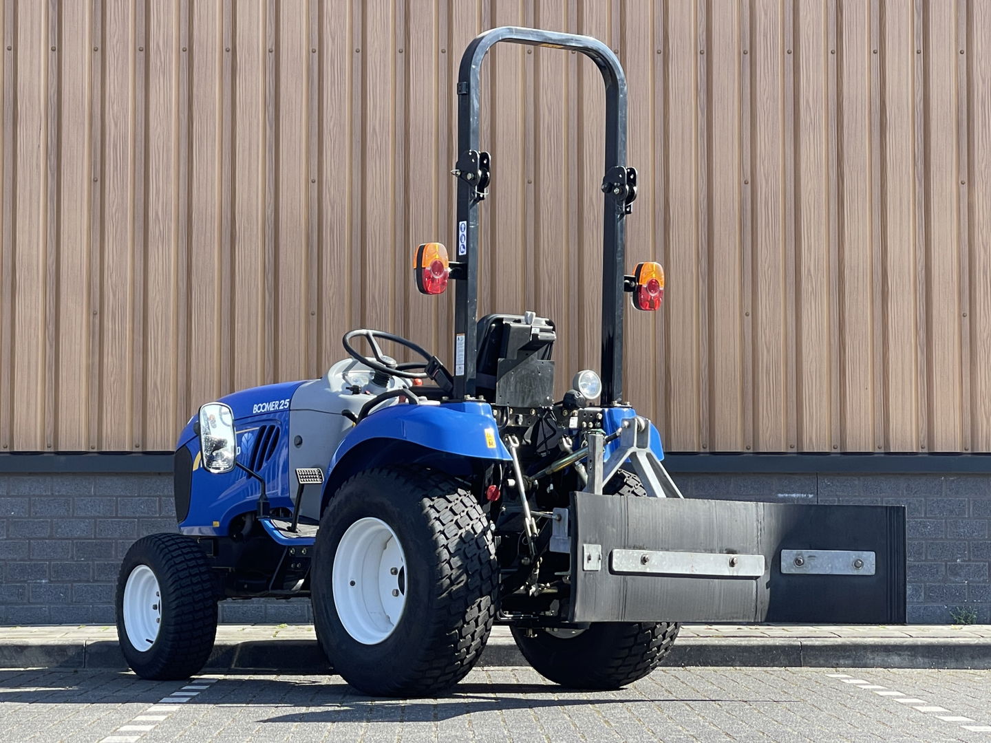 New Holland Boomer 25 | Aftak as voor + achter | Hefinrichting | 4WD | Differentieel slot | Cruise control | 58 uur | nieuw staat | trekhaak |