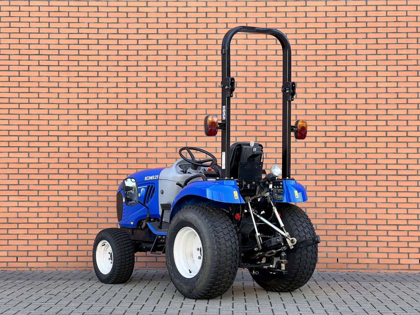 New Holland Boomer 25 | Aftak as voor + achter | Hefinrichting | 4WD | Differentieel slot | Cruise control | 58 uur | nieuw staat | trekhaak |