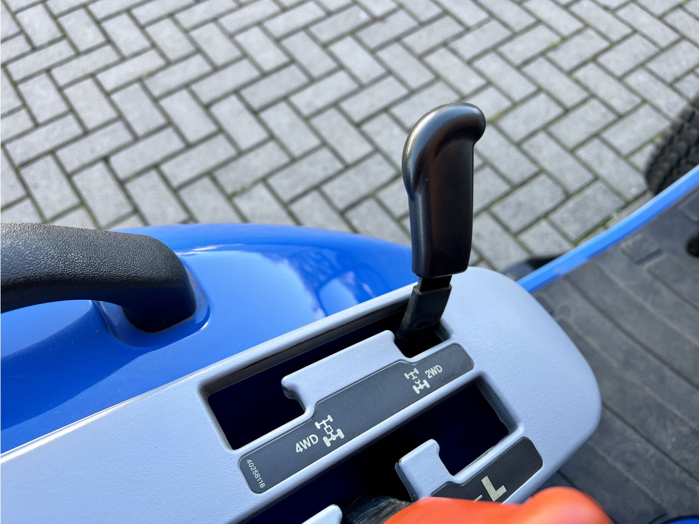 New Holland Boomer 25 | Aftak as voor + achter | Hefinrichting | 4WD | Differentieel slot | Cruise control | 58 uur | nieuw staat | trekhaak |