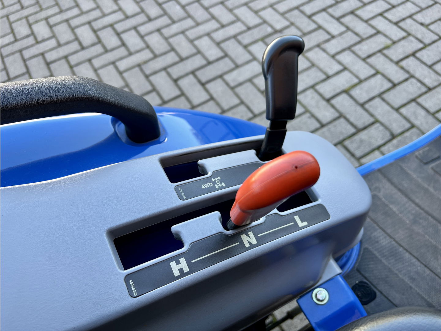 New Holland Boomer 25 | Aftak as voor + achter | Hefinrichting | 4WD | Differentieel slot | Cruise control | 58 uur | nieuw staat | trekhaak |