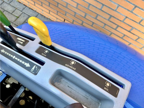 New Holland Boomer 25 | Aftak as voor + achter | Hefinrichting | 4WD | Differentieel slot | Cruise control | 58 uur | nieuw staat | trekhaak |