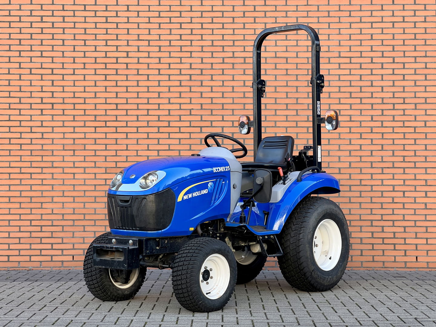 New Holland Boomer 25 | Aftak as voor + achter | Hefinrichting | 4WD | Differentieel slot | Cruise control | 58 uur | nieuw staat | trekhaak |