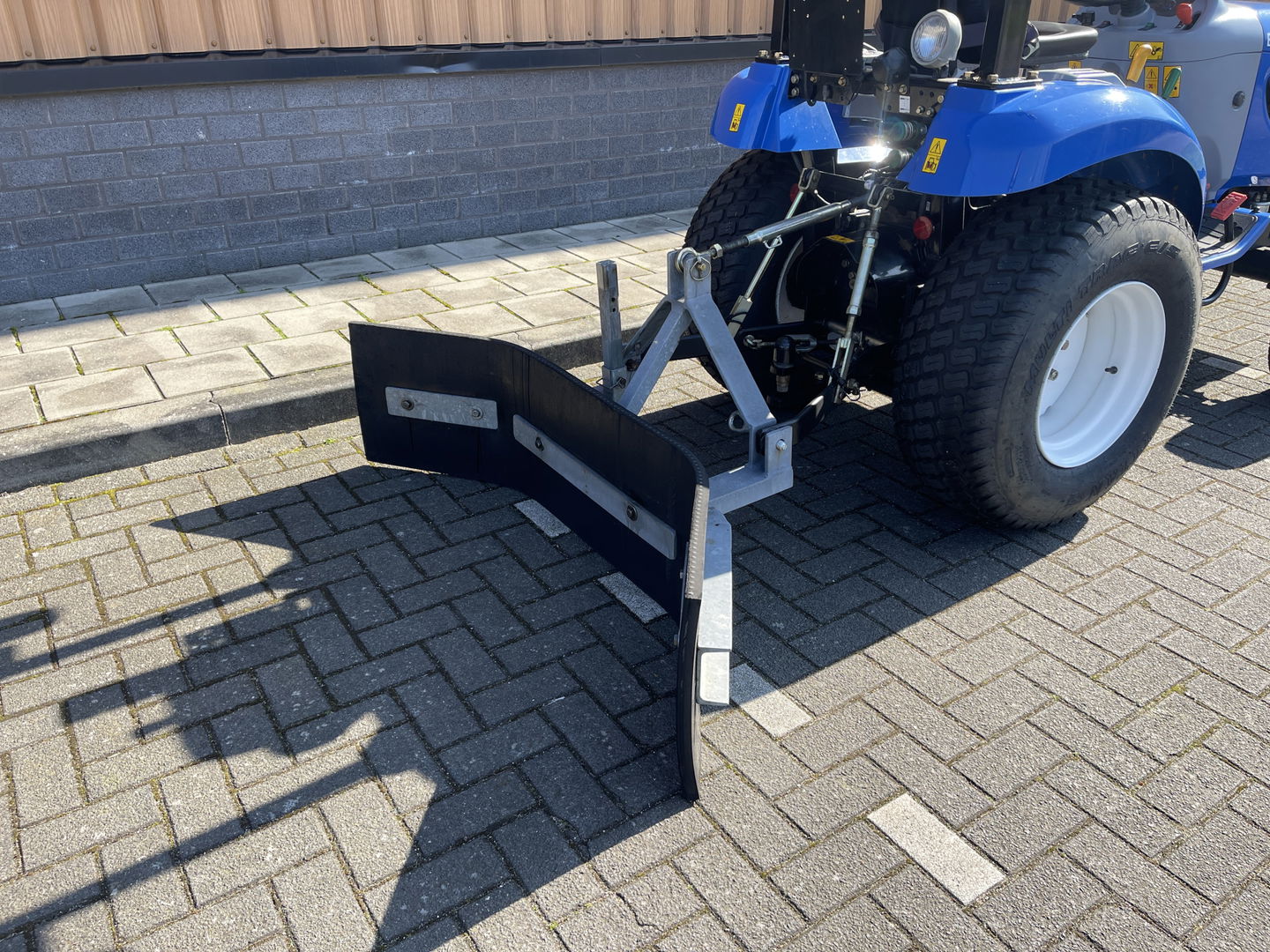 New Holland Boomer 25 | Aftak as voor + achter | Hefinrichting | 4WD | Differentieel slot | Cruise control | 58 uur | nieuw staat | trekhaak |