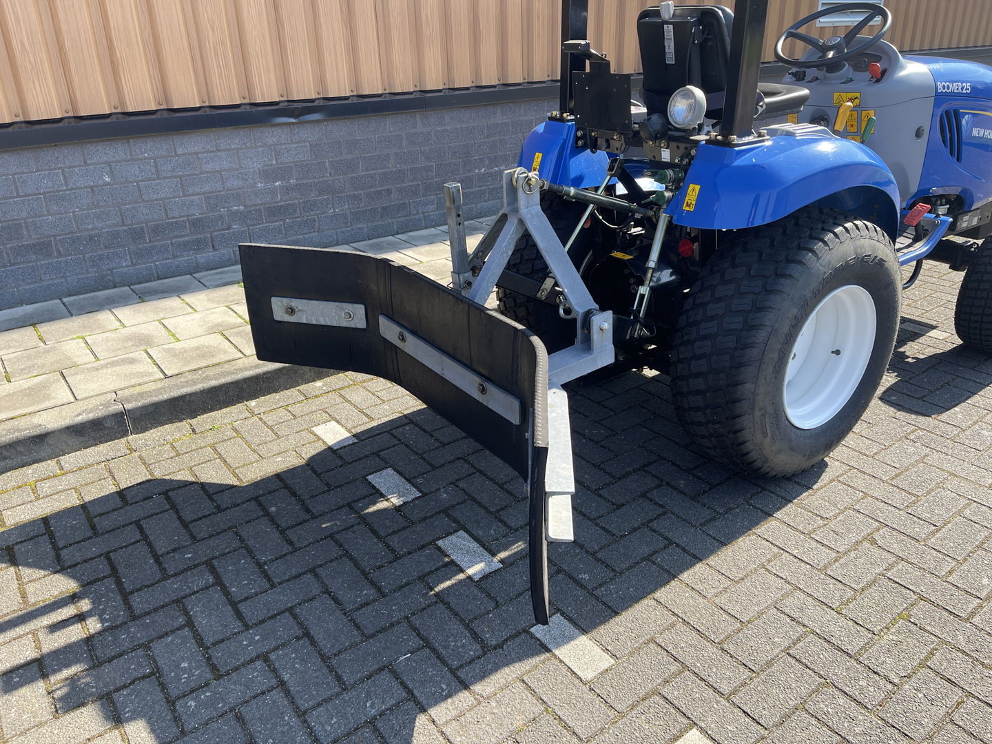 New Holland Boomer 25 | Aftak as voor + achter | Hefinrichting | 4WD | Differentieel slot | Cruise control | 58 uur | nieuw staat | trekhaak |