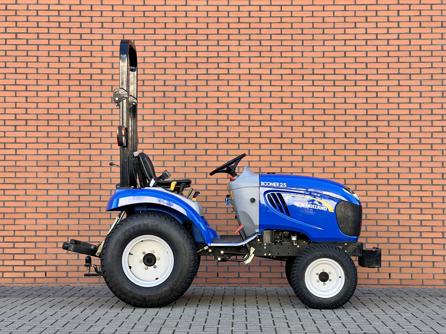 New Holland Boomer 25 | Aftak as voor + achter | Hefinrichting | 4WD | Differentieel slot | Cruise control | 58 uur | nieuw staat | trekhaak |
