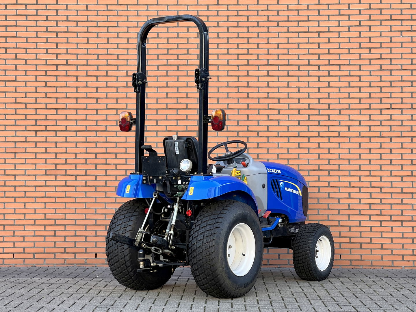 New Holland Boomer 25 | Aftak as voor + achter | Hefinrichting | 4WD | Differentieel slot | Cruise control | 58 uur | nieuw staat | trekhaak |