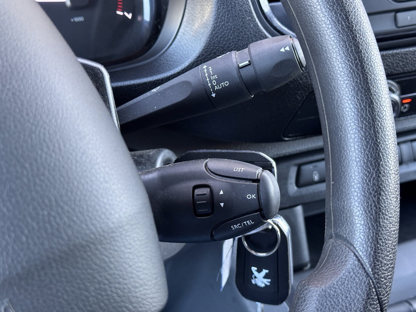 Peugeot Expert 1.5 BlueHDI 100 Standard Premium | Parkeersensoren Achter | Cruise Control | Bluetooth | Trekhaak | Centrale Deurvergrendeling | Airconditioning |