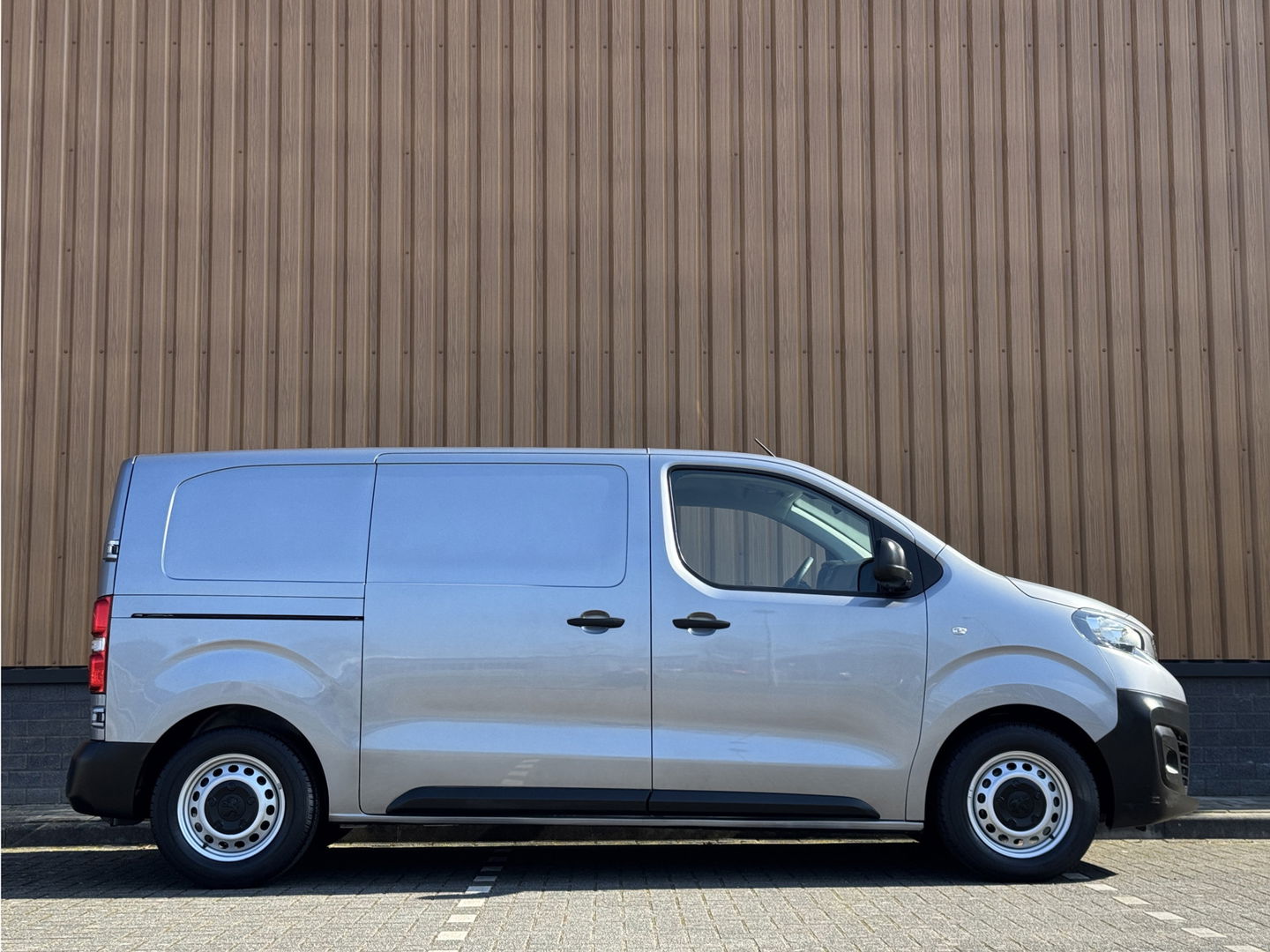 Peugeot Expert 1.5 BlueHDI 100 Standard Premium | Parkeersensoren Achter | Cruise Control | Bluetooth | Trekhaak | Centrale Deurvergrendeling | Airconditioning |