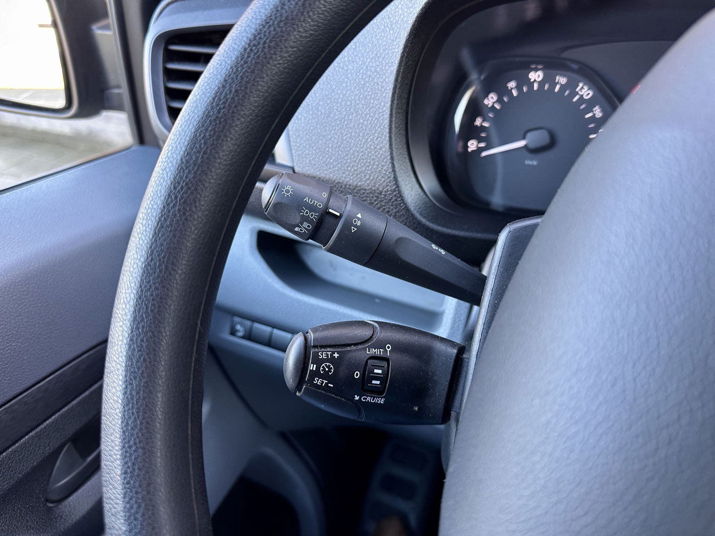 Peugeot Expert 1.5 BlueHDI 100 Standard Premium | Parkeersensoren Achter | Cruise Control | Bluetooth | Trekhaak | Centrale Deurvergrendeling | Airconditioning |