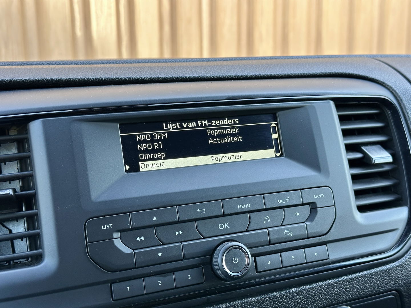 Peugeot Expert 1.5 BlueHDI 100 Standard Premium | Parkeersensoren Achter | Cruise Control | Bluetooth | Trekhaak | Centrale Deurvergrendeling | Airconditioning |