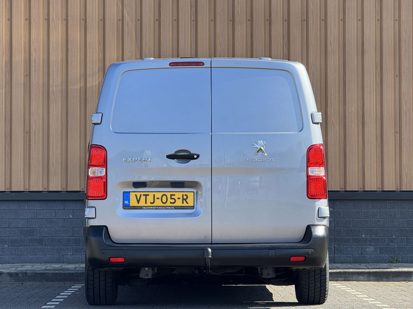 Peugeot Expert 1.5 BlueHDI 100 Standard Premium | Parkeersensoren Achter | Cruise Control | Bluetooth | Trekhaak | Centrale Deurvergrendeling | Airconditioning |