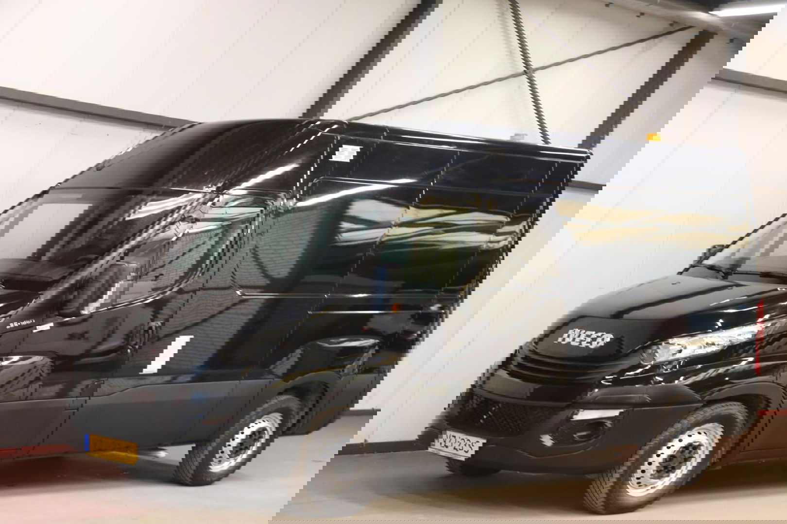 Iveco Daily 35S16V 2.3 L2H2 160PK 3500 KG TREKVERMOGEN EURO 6 Iveco Daily 35S16V 2.3 L2H2 160 PK 3500 KG TREKVERMOGEN EURO 6