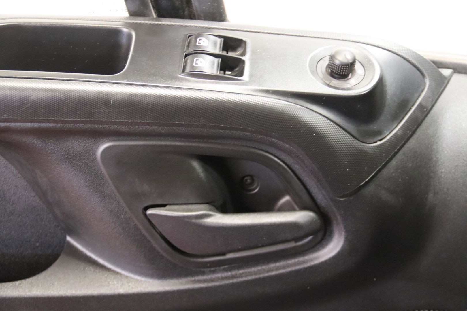 Iveco Daily 35S16V 2.3 L2H2 160PK 3500 KG TREKVERMOGEN EURO 6 Iveco Daily 35S16V 2.3 L2H2 160 PK 3500 KG TREKVERMOGEN EURO 6