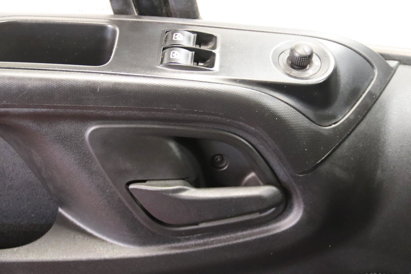 Iveco Daily 35S16V 2.3 L2H2 160PK 3500 KG TREKVERMOGEN EURO 6 Iveco Daily 35S16V 2.3 L2H2 160 PK 3500 KG TREKVERMOGEN EURO 6