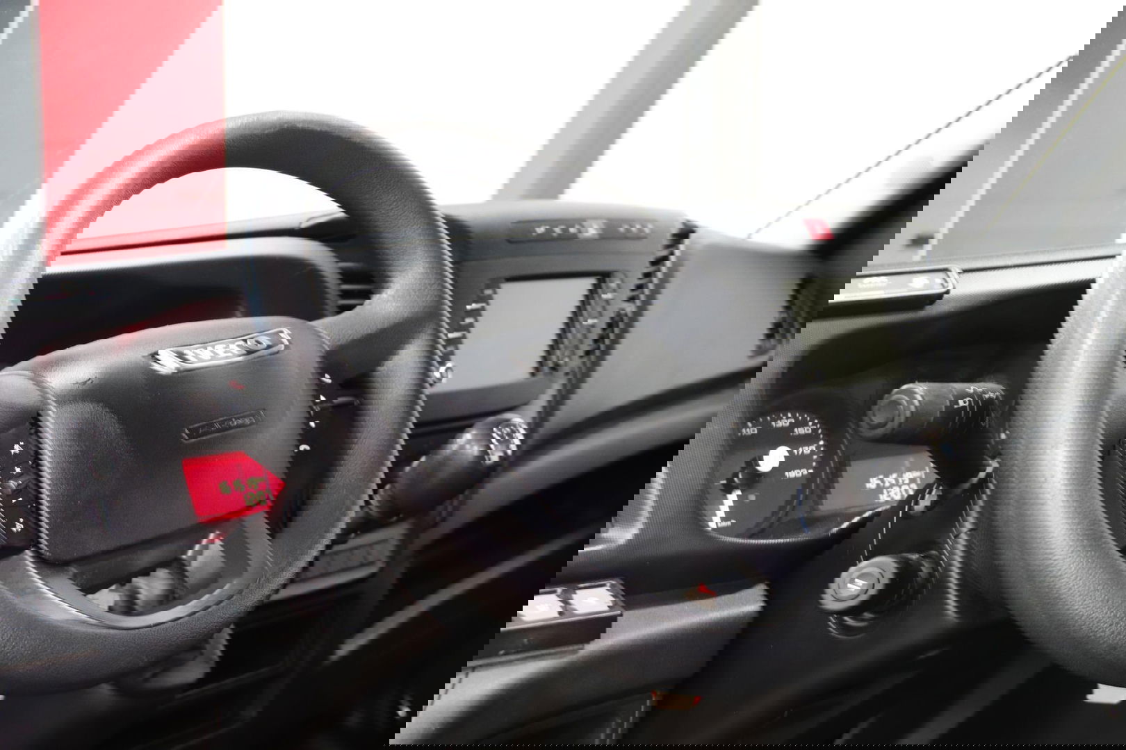 Iveco Daily 35S16V 2.3 L2H2 160PK 3500 KG TREKVERMOGEN EURO 6 Iveco Daily 35S16V 2.3 L2H2 160 PK 3500 KG TREKVERMOGEN EURO 6