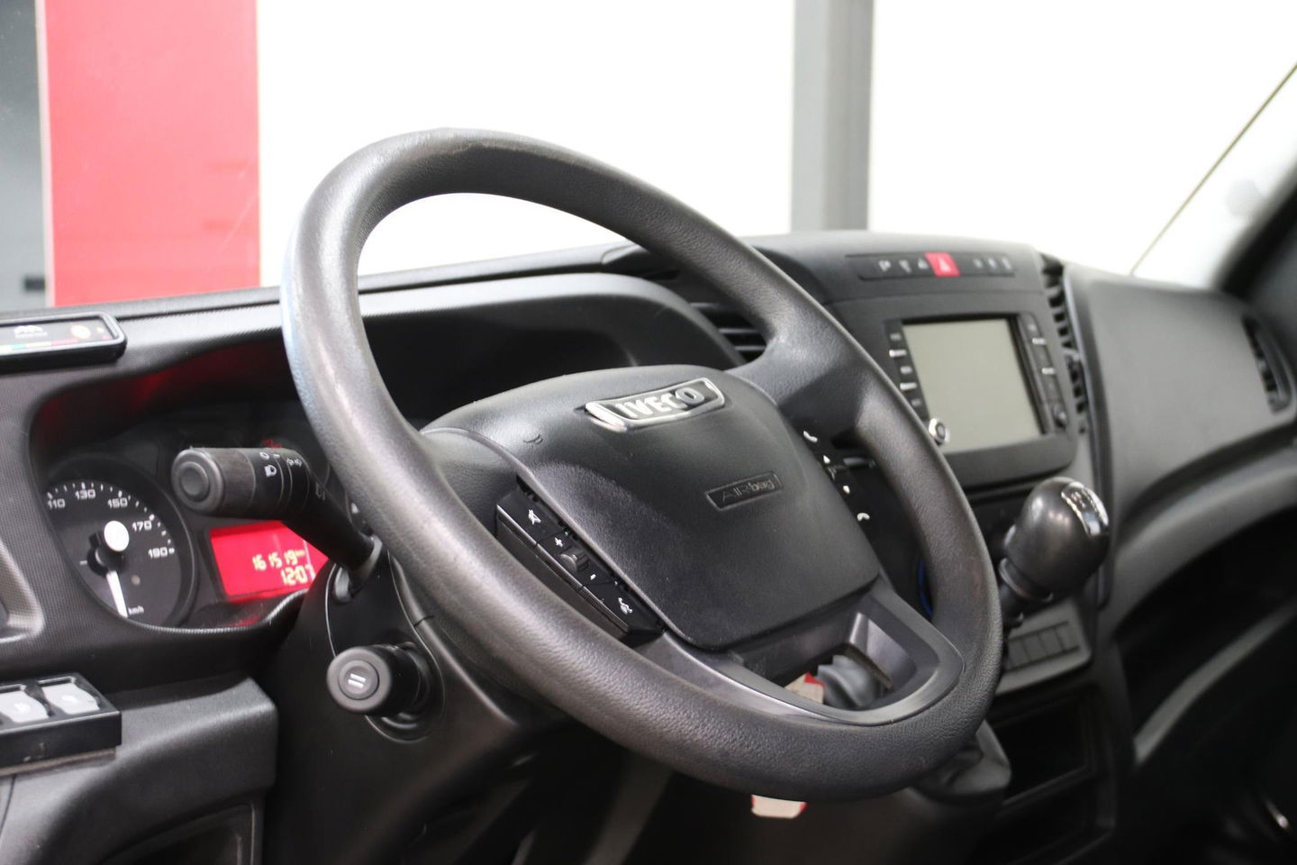 Iveco Daily 35S16V 2.3 L2H2 160PK 3500 KG TREKVERMOGEN EURO 6 Iveco Daily 35S16V 2.3 L2H2 160 PK 3500 KG TREKVERMOGEN EURO 6