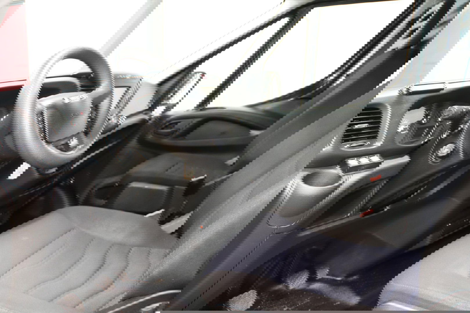 Iveco Daily 35S16V 2.3 L2H2 160PK 3500 KG TREKVERMOGEN EURO 6 Iveco Daily 35S16V 2.3 L2H2 160 PK 3500 KG TREKVERMOGEN EURO 6