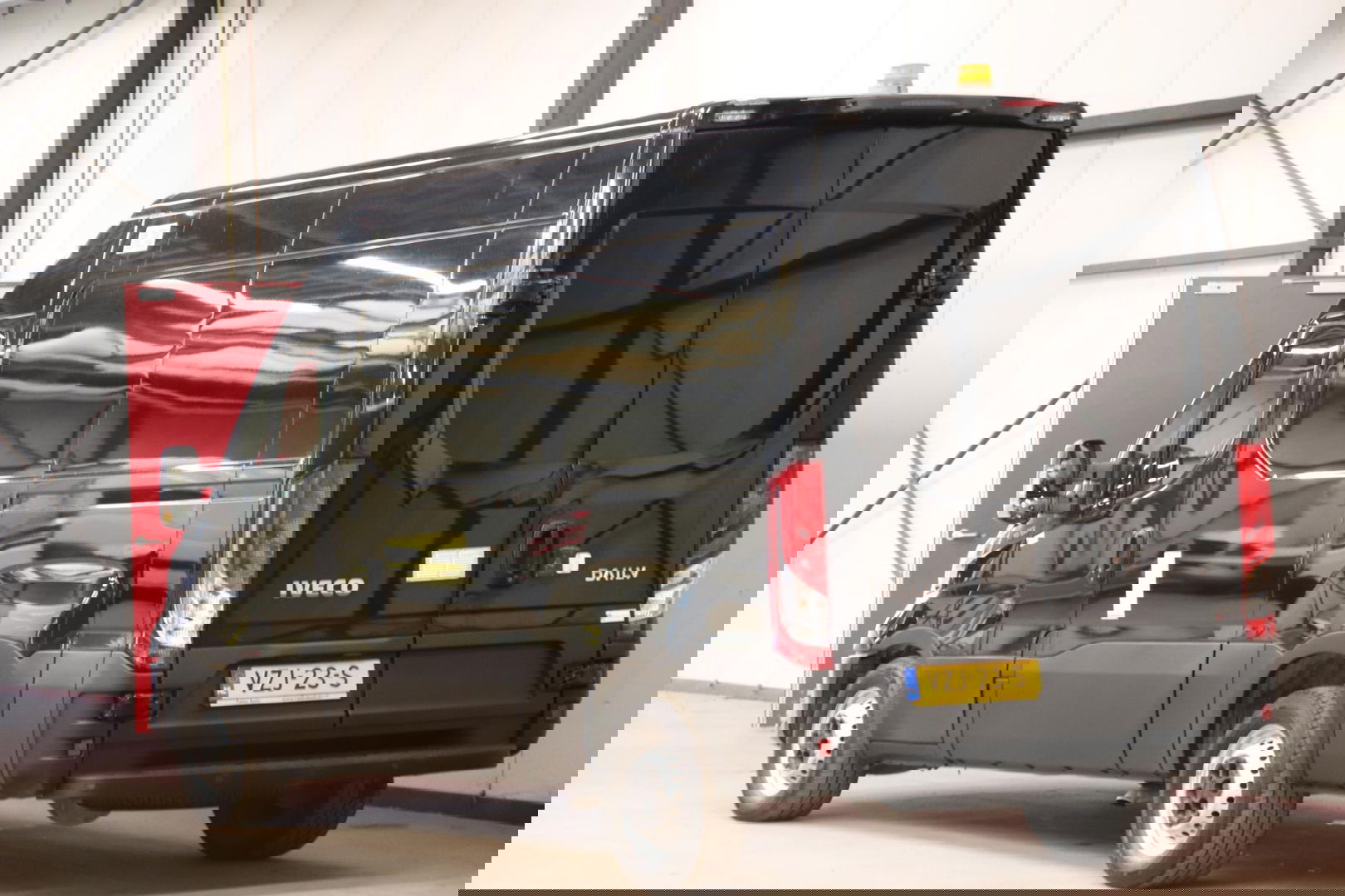 Iveco Daily 35S16V 2.3 L2H2 160PK 3500 KG TREKVERMOGEN EURO 6 Iveco Daily 35S16V 2.3 L2H2 160 PK 3500 KG TREKVERMOGEN EURO 6