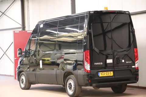Iveco Daily 35S16V 2.3 L2H2 160PK 3500 KG TREKVERMOGEN EURO 6 Iveco Daily 35S16V 2.3 L2H2 160 PK 3500 KG TREKVERMOGEN EURO 6