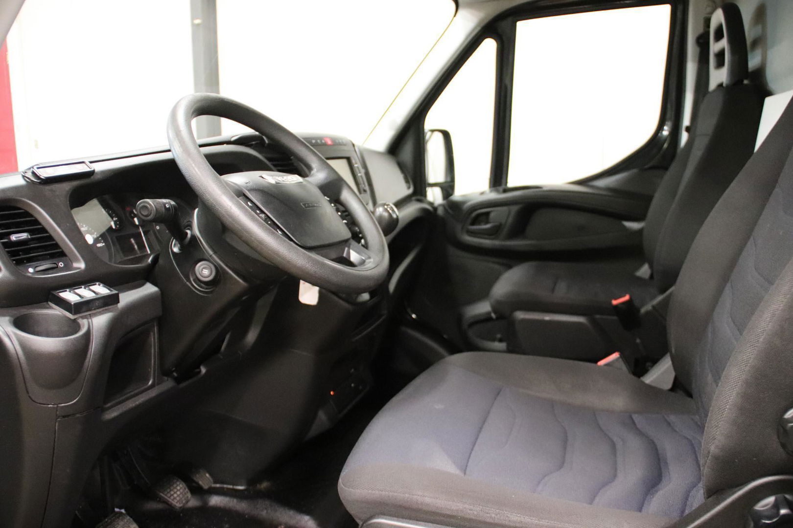 Iveco Daily 35S16V 2.3 L2H2 160PK 3500 KG TREKVERMOGEN EURO 6 Iveco Daily 35S16V 2.3 L2H2 160 PK 3500 KG TREKVERMOGEN EURO 6