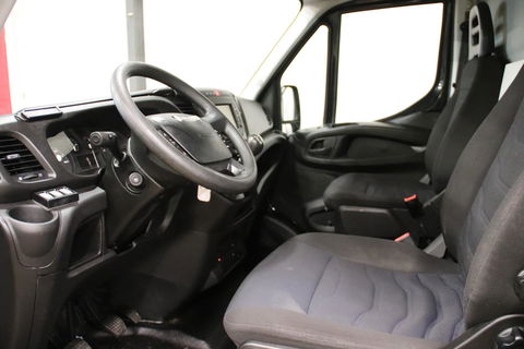 Iveco Daily 35S16V 2.3 L2H2 160PK 3500 KG TREKVERMOGEN EURO 6 Iveco Daily 35S16V 2.3 L2H2 160 PK 3500 KG TREKVERMOGEN EURO 6