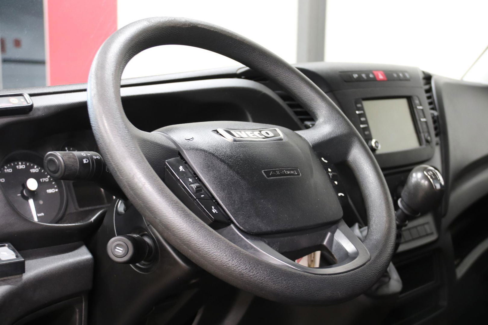 Iveco Daily 35S16V 2.3 L2H2 160PK 3500 KG TREKVERMOGEN EURO 6 Iveco Daily 35S16V 2.3 L2H2 160 PK 3500 KG TREKVERMOGEN EURO 6