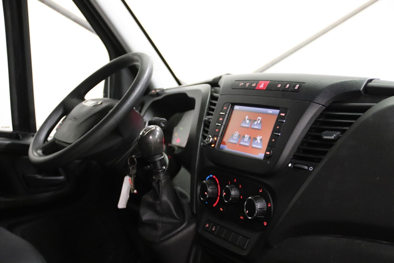 Iveco Daily 35S16V 2.3 L2H2 160PK 3500 KG TREKVERMOGEN EURO 6 Iveco Daily 35S16V 2.3 L2H2 160 PK 3500 KG TREKVERMOGEN EURO 6