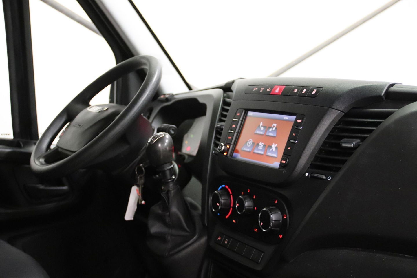 Iveco Daily 35S16V 2.3 L2H2 160PK 3500 KG TREKVERMOGEN EURO 6 Iveco Daily 35S16V 2.3 L2H2 160 PK 3500 KG TREKVERMOGEN EURO 6