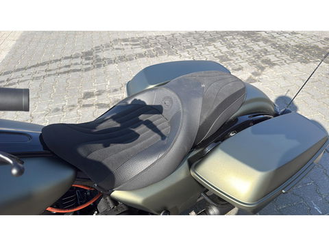 Harley Davidson 103 FLHXS Street Glide Special Streetglide Mat Groen Blackout