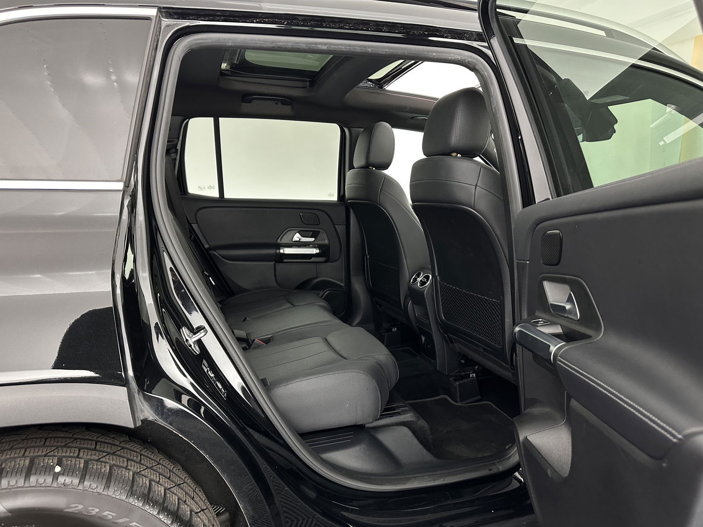 Mercedes-Benz GLB 200 Business Solution Luxury (INCL-BTW) *PANO | LEATHER | FULL-LED | AMBIENTLIGHT | HEATED-SPORTSEATS | WIDESCREEN-DIGICOCKPIT | DAB+ | NAVI-FULLMAP | CAMERA | PRIVACYGLASS | LANE-ASSIST | DYNAMIC-SELECT | 18'