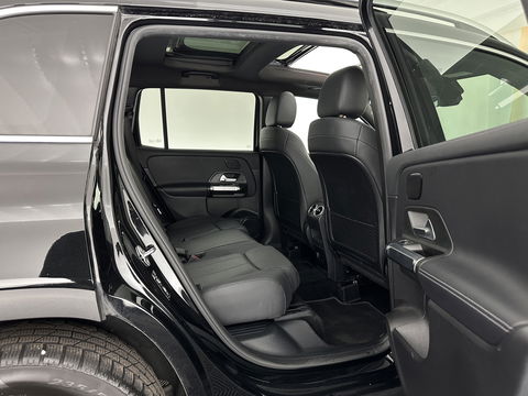 Mercedes-Benz GLB 200 Business Solution Luxury (INCL-BTW) *PANO | LEATHER | FULL-LED | AMBIENTLIGHT | HEATED-SPORTSEATS | WIDESCREEN-DIGICOCKPIT | DAB+ | NAVI-FULLMAP | CAMERA | PRIVACYGLASS | LANE-ASSIST | DYNAMIC-SELECT | 18'