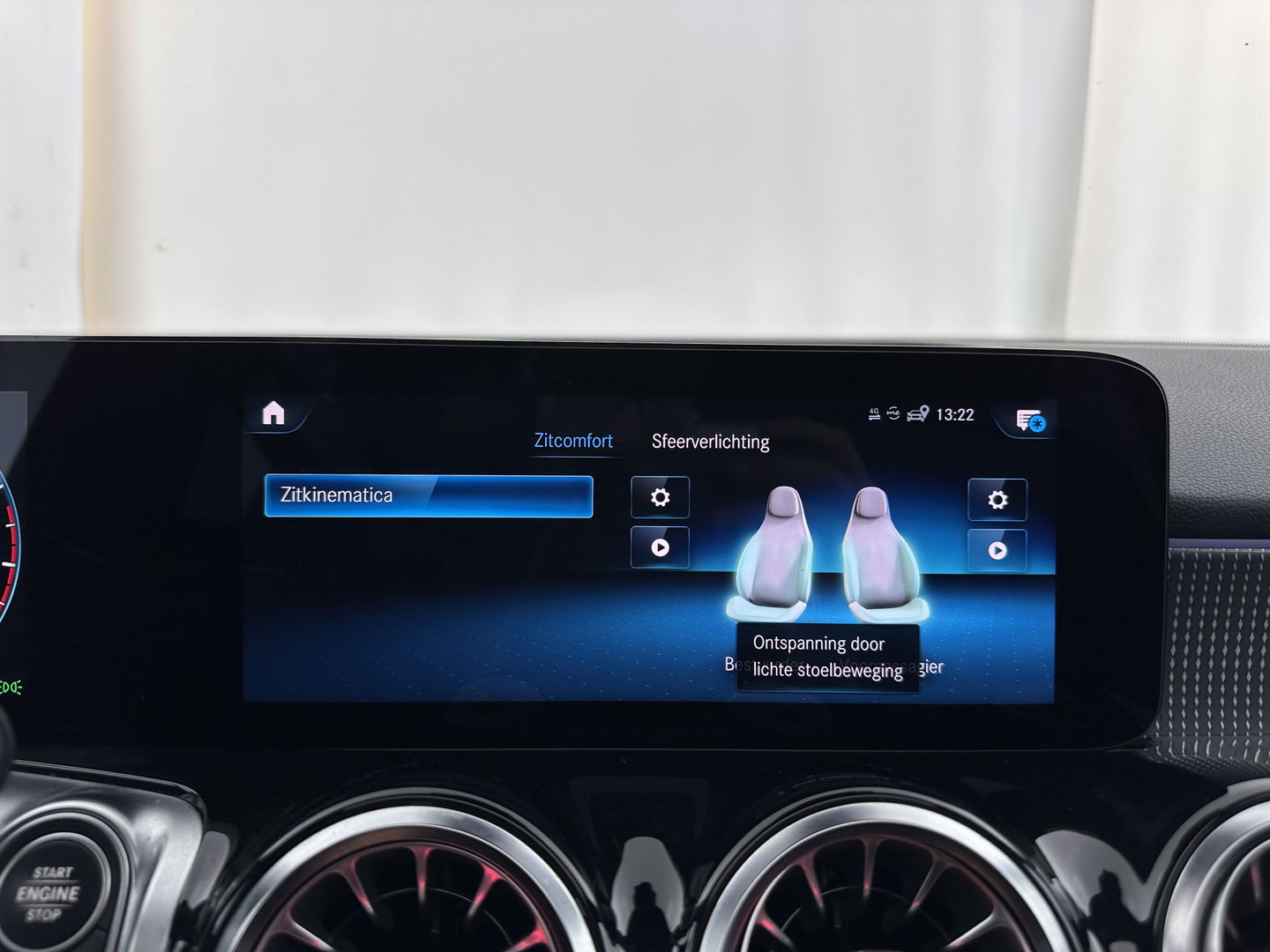 Mercedes-Benz GLB 200 Business Solution Luxury (INCL-BTW) *PANO | LEATHER | FULL-LED | AMBIENTLIGHT | HEATED-SPORTSEATS | WIDESCREEN-DIGICOCKPIT | DAB+ | NAVI-FULLMAP | CAMERA | PRIVACYGLASS | LANE-ASSIST | DYNAMIC-SELECT | 18'