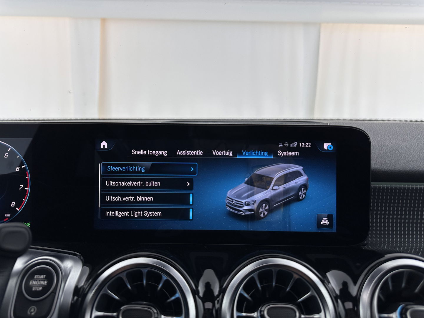 Mercedes-Benz GLB 200 Business Solution Luxury (INCL-BTW) *PANO | LEATHER | FULL-LED | AMBIENTLIGHT | HEATED-SPORTSEATS | WIDESCREEN-DIGICOCKPIT | DAB+ | NAVI-FULLMAP | CAMERA | PRIVACYGLASS | LANE-ASSIST | DYNAMIC-SELECT | 18'