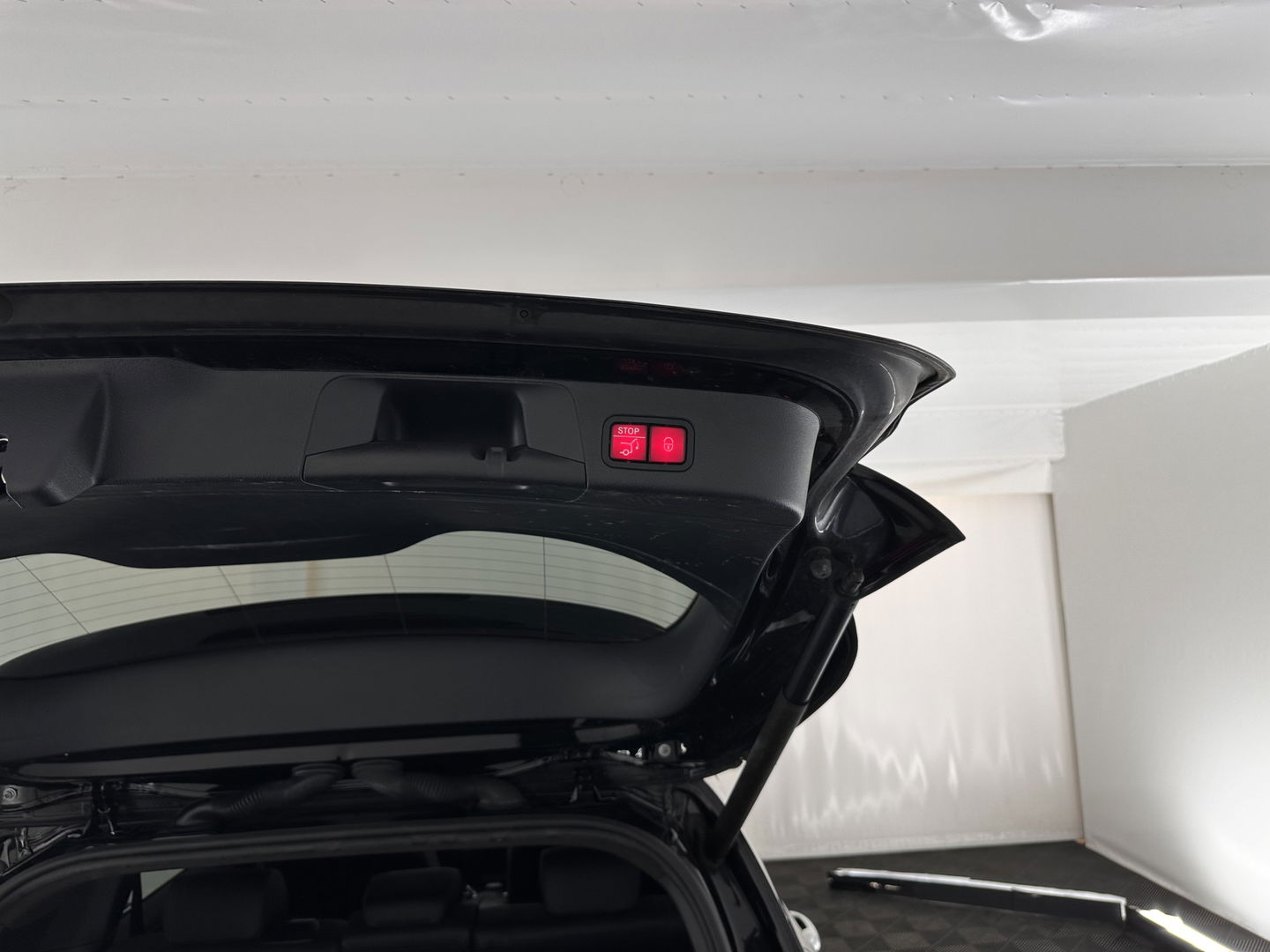 Mercedes-Benz GLB 200 Business Solution Luxury (INCL-BTW) *PANO | LEATHER | FULL-LED | AMBIENTLIGHT | HEATED-SPORTSEATS | WIDESCREEN-DIGICOCKPIT | DAB+ | NAVI-FULLMAP | CAMERA | PRIVACYGLASS | LANE-ASSIST | DYNAMIC-SELECT | 18'