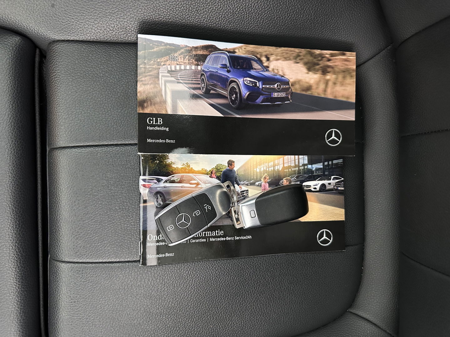 Mercedes-Benz GLB 200 Business Solution Luxury (INCL-BTW) *PANO | LEATHER | FULL-LED | AMBIENTLIGHT | HEATED-SPORTSEATS | WIDESCREEN-DIGICOCKPIT | DAB+ | NAVI-FULLMAP | CAMERA | PRIVACYGLASS | LANE-ASSIST | DYNAMIC-SELECT | 18'