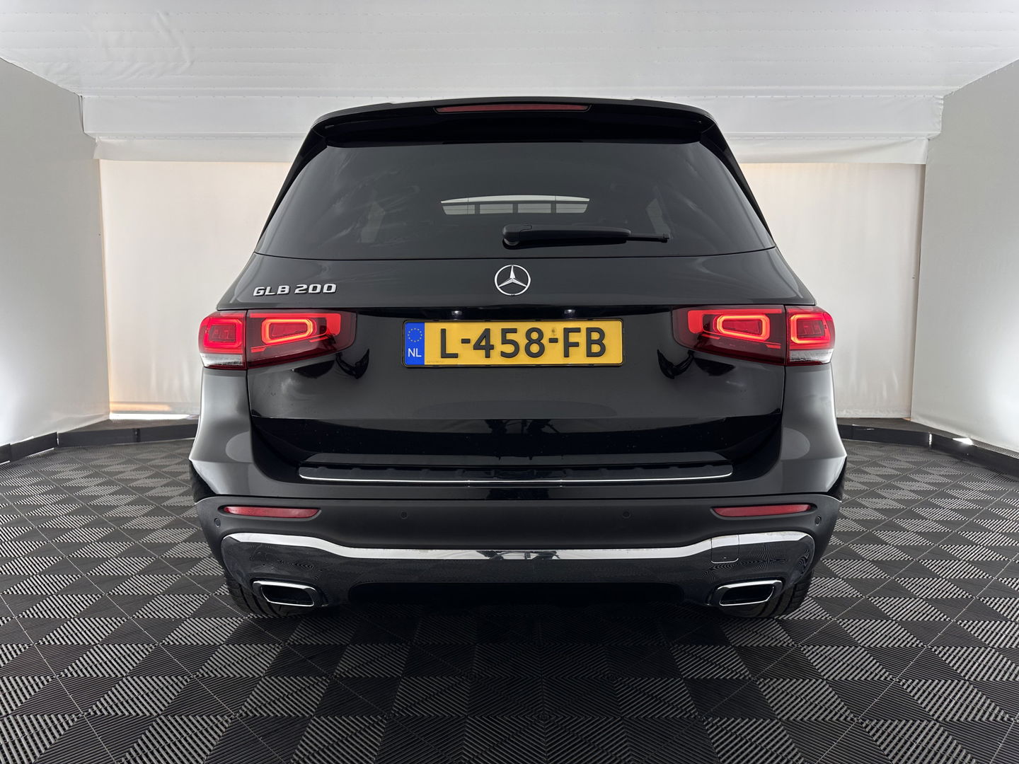 Mercedes-Benz GLB 200 Business Solution Luxury (INCL-BTW) *PANO | LEATHER | FULL-LED | AMBIENTLIGHT | HEATED-SPORTSEATS | WIDESCREEN-DIGICOCKPIT | DAB+ | NAVI-FULLMAP | CAMERA | PRIVACYGLASS | LANE-ASSIST | DYNAMIC-SELECT | 18'