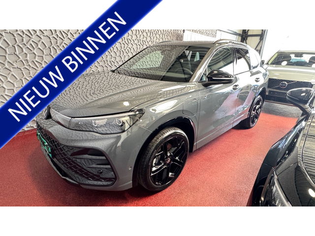 Volkswagen Tiguan - 1.5 eHYBRID 272 PK NW AUTO R-LINE VW.TREKHAAK BLACK PANO XL.NAVI STOEL/STUUR VERW. BLACK.STYLE 360.CAM ELEK.KLEP MATRIX.LED 20''LMV MASSAGE SCHUIFDAK PHEV PLUG IN HYBRID ✅Top Auto's Wijchen , 30 Jaar Specialist in Volkswagen  : Alle Type's : R-Line Editio